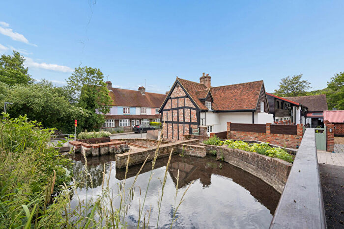 2 Bedroom Barn Conversion For Sale In Waterside, Chesham, HP5
