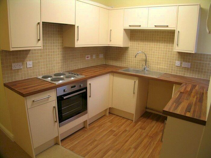 2 Bedroom Apartment To Rent In High Street, Lee-On-The-Solent, Hampshire, PO13