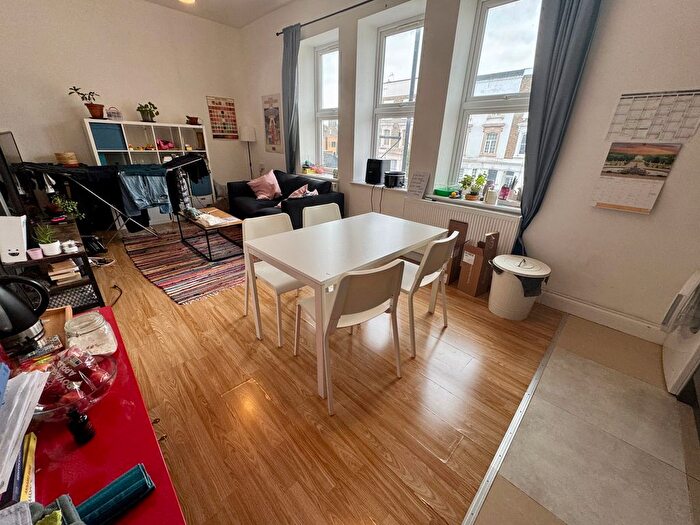 2 Bedroom Flat To Rent In The Vale, Acton, W3