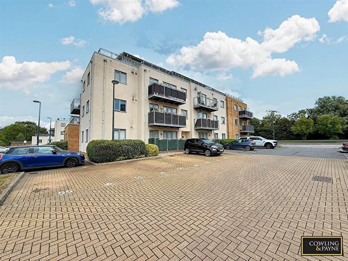 2 Bedroom Flat For Sale In Golden Jubilee Way, Wickford, SS12
