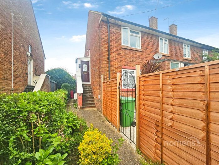 2 Bedroom Flat To Rent In Derwent Drive, Slough, SL1