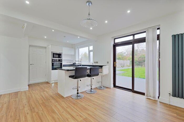 4 Bedroom Semi-Detached House For Sale In Newfield Green Road, Heeley, Sheffield, S2