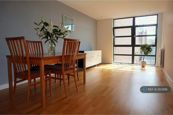 3 Bedroom Flat To Rent In Roman Apartments, London, E8
