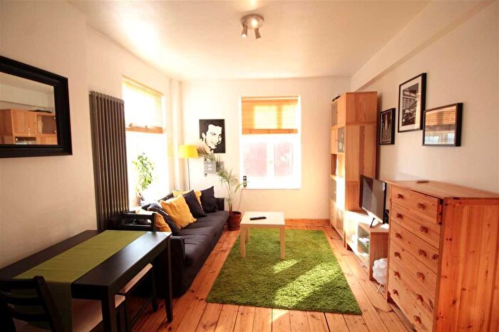 1 Bedroom Flat To Rent In Brixton Hill, London, SW2