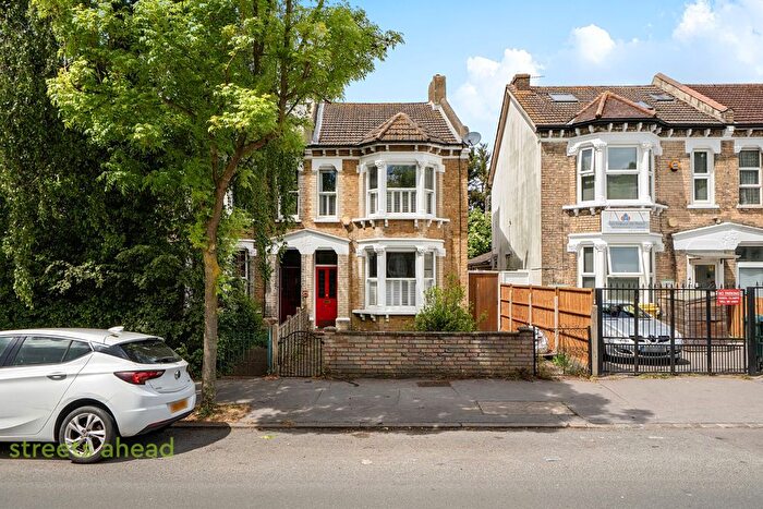 4 Bedroom Semi-detached House For Sale In Beulah Road, Thornton Heath, CR7
