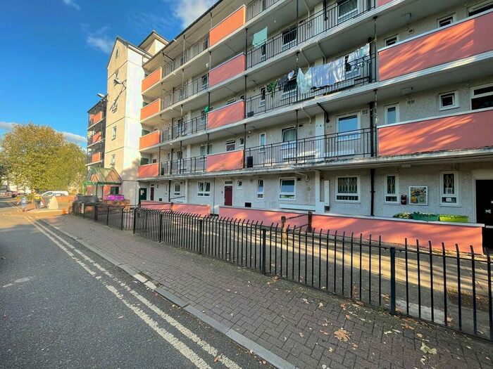 2 Bedroom Apartment To Rent In Thomas Road, London, E14