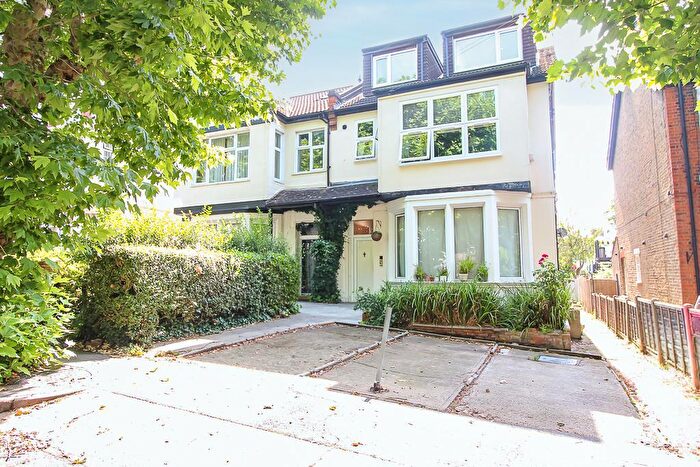 1 Bedroom Flat For Sale In Manor Road, Westcliff-on-Sea, SS0