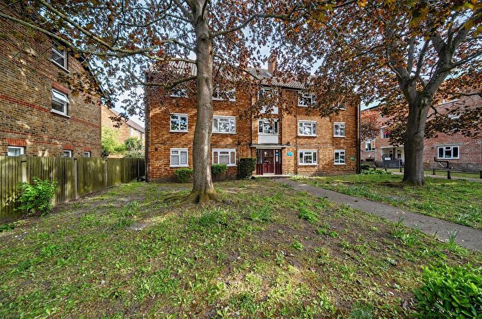 2 Bedroom Flat For Sale In Weston Road, Bromley, Kent, BR1