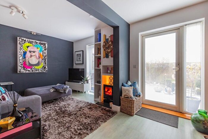 4 Bedroom Town House For Sale In Gibson Way, Penarth, CF64