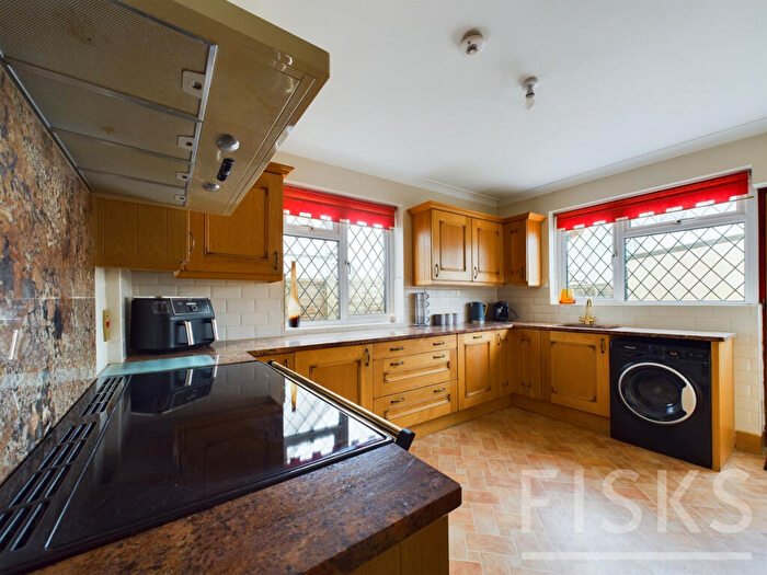 2 Bedroom Chalet For Sale In Kents Hill Road, Benfleet, SS7