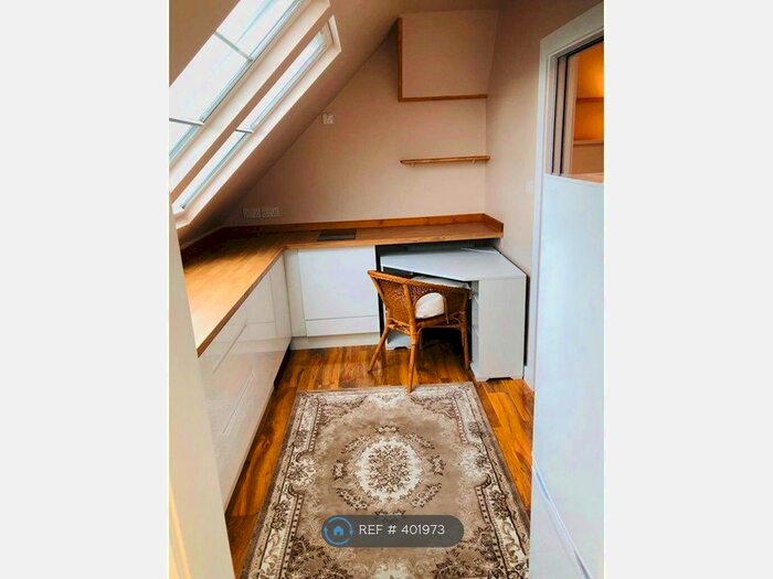 Studio To Rent In A Hendon Way, London, NW2