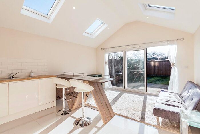 1 Bedroom Flat To Rent In London Road, Wokingham, RG40