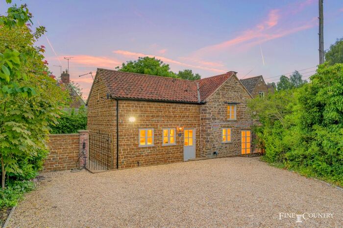 3 Bedroom Barn Conversion For Sale In High Street, Braunston, Oakham, LE15