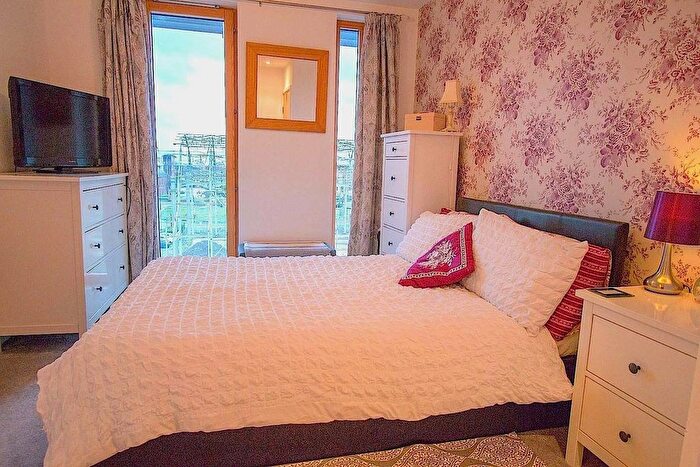 1 Bedroom Flat For Sale In Dock Head Road, Chatham, ME4