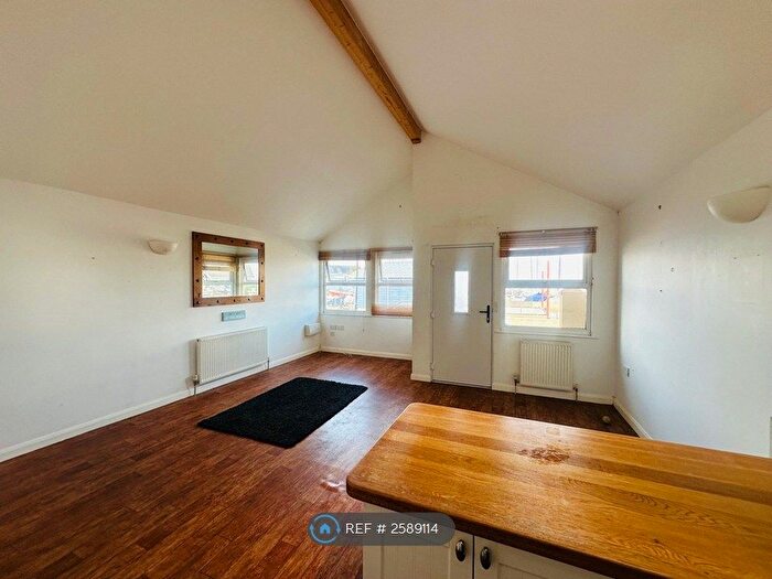 3 Bedroom Bungalow To Rent In Marsh Road, Cowes, PO31