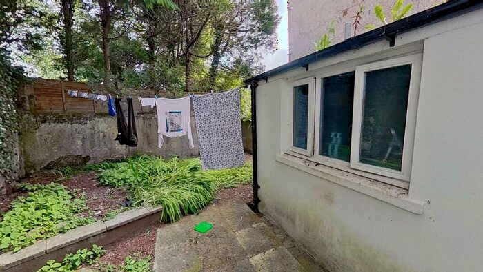 1 Bedroom Flat For Sale In City Road, Haverfordwest, SA61