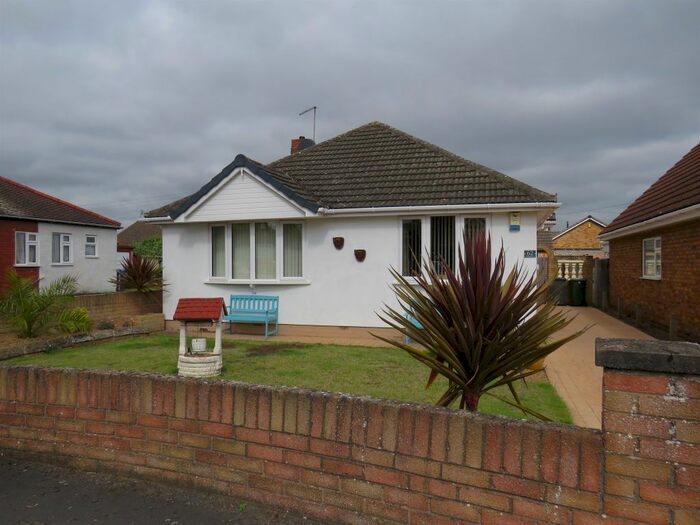 2 Bedroom Detached Bungalow For Sale In High Street, Dunsville, Doncaster, DN7