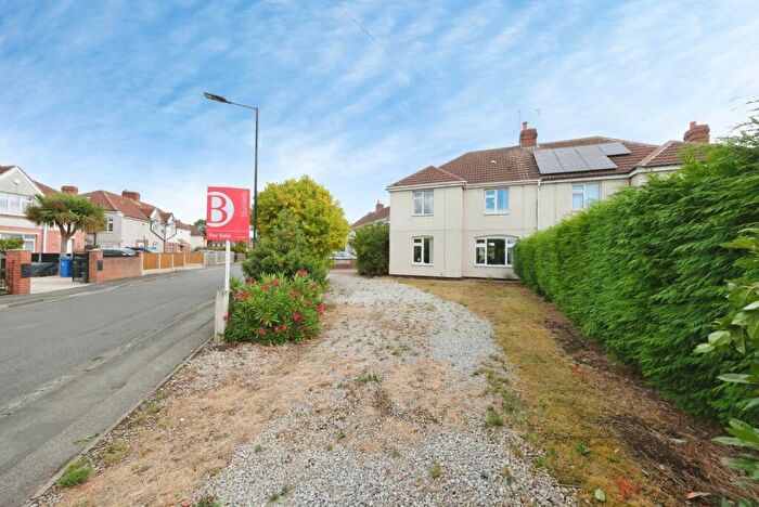 3 Bedroom Semi-Detached House For Sale In Daw Lane, Doncaster, South Yorkshire, DN5