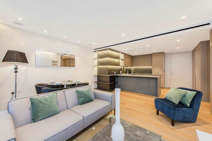 2 Bedroom Flat To Rent In Buckingham Palace Road, London, SW1W