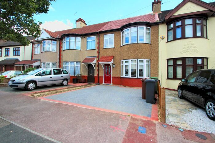 3 Bedroom Terraced House To Rent In Rose Glen, Romford, RM7