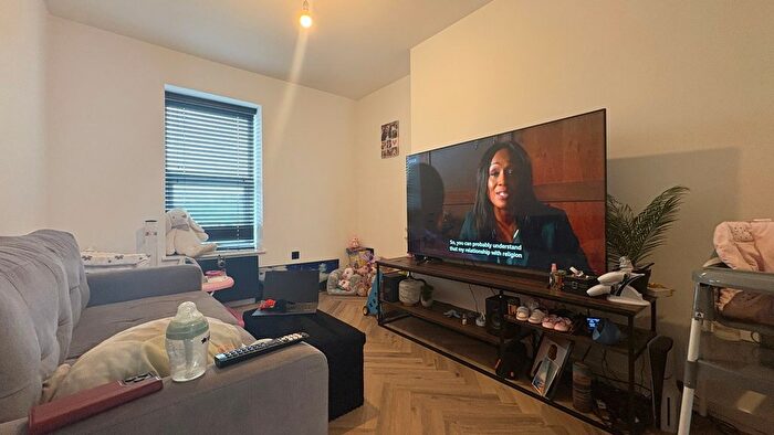 1 Bedroom Flat To Rent In Cowbridge Road, Cardiff, CF11