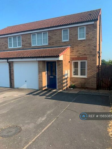 3 Bedroom Semi-Detached House To Rent In The Glade, Withernsea, HU19