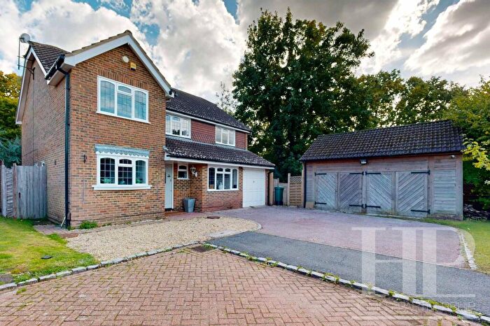 5 Bedroom Detached House For Sale In Toftwood Close, Crawley, RH10