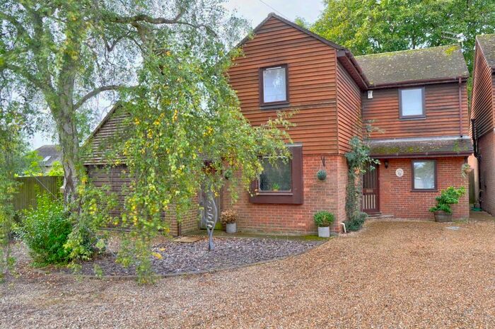 3 Bedroom Detached House To Rent In Barn Farm, Oak Tree Rd SL7