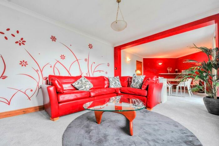 2 Bedroom Flat To Rent In Kingston Hill, Kingston, KT2