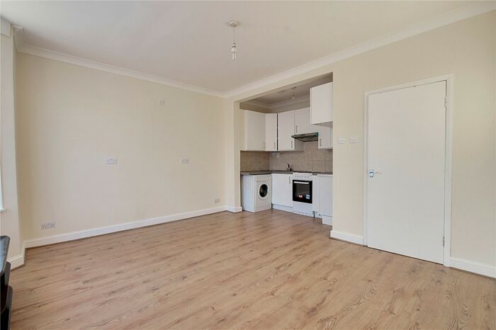 3 Bedroom Flat To Rent In Clarence Road, Enfield, EN3