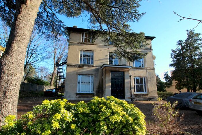 2 Bedroom Flat To Rent In The Grove (), Isleworth, TW7