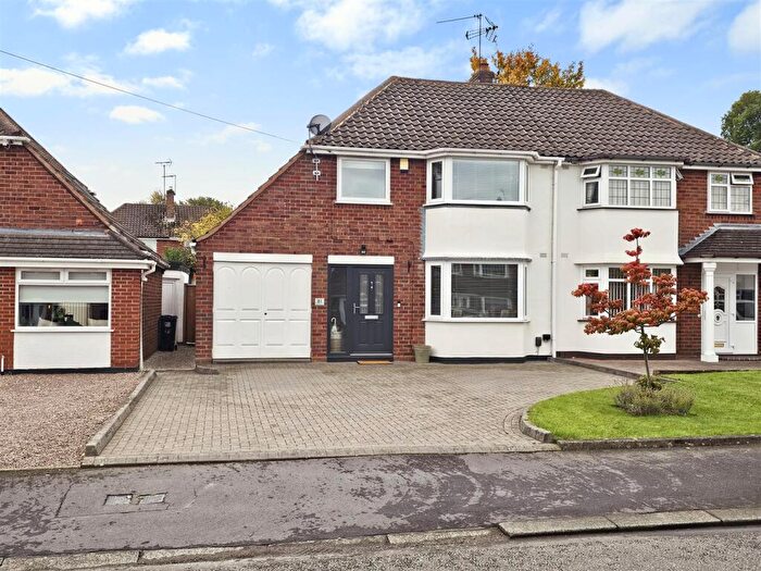 3 Bedroom Semi-Detached House For Sale In Dunstall Road, Halesowen, B63