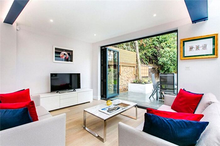 2 Bedroom Flat To Rent In St Quintin Gardens, North Kensington, W10