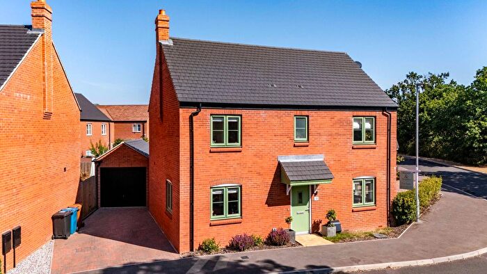 4 Bedroom Detached House For Sale In Meadow Lane, Alrewas, DE13