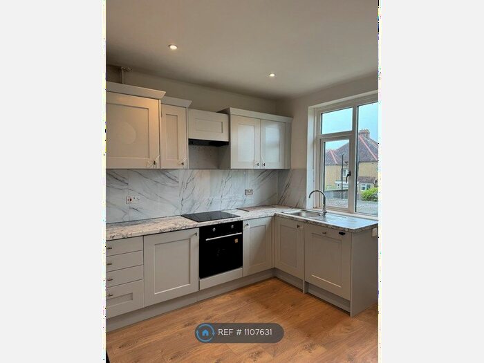 2 Bedroom Flat To Rent In Limpsfield Road, South Croydon, CR2