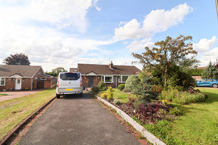 2 Bedroom Semi-Detached Bungalow For Sale In Leicester Drive, Shirebrook Park, Glossop, SK13