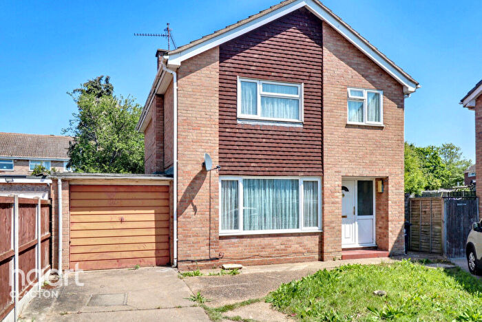 4 Bedroom Detached House For Sale In Leyton Court, Clacton-On-Sea, CO15