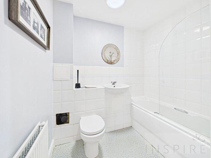 2 Bedroom Flat To Rent In Commonwealth Drive, Nokes Court, RH10