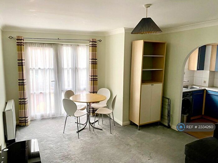 1 Bedroom Flat To Rent In Dunsmure Road, London, N16