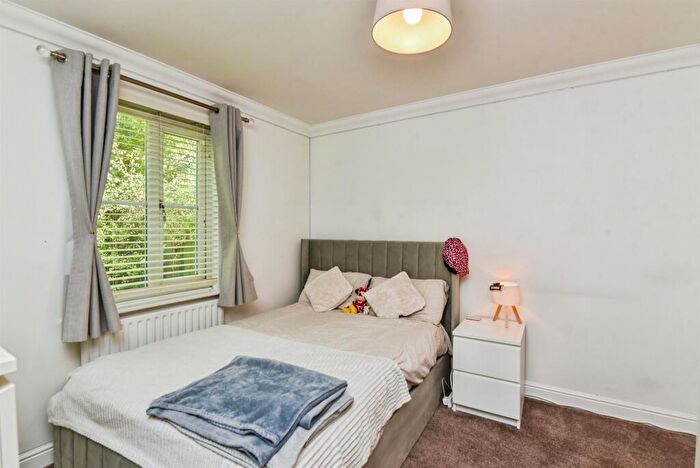 5 Bedroom End Of Terrace House For Sale In Middlefield Road, Chippenham, SN14