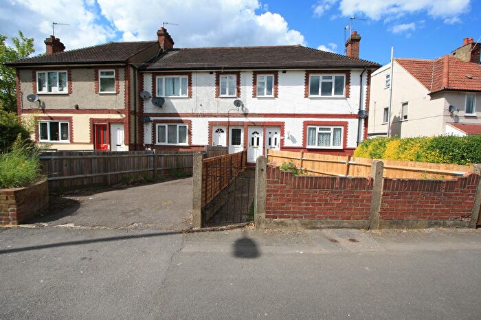 3 Bedroom Flat To Rent In Central Road, Morden, SM4