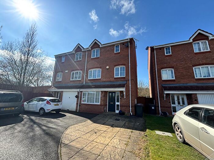 3 Bedroom Flat To Rent In Mercers Meadow, Keresley End, Coventry, CV7