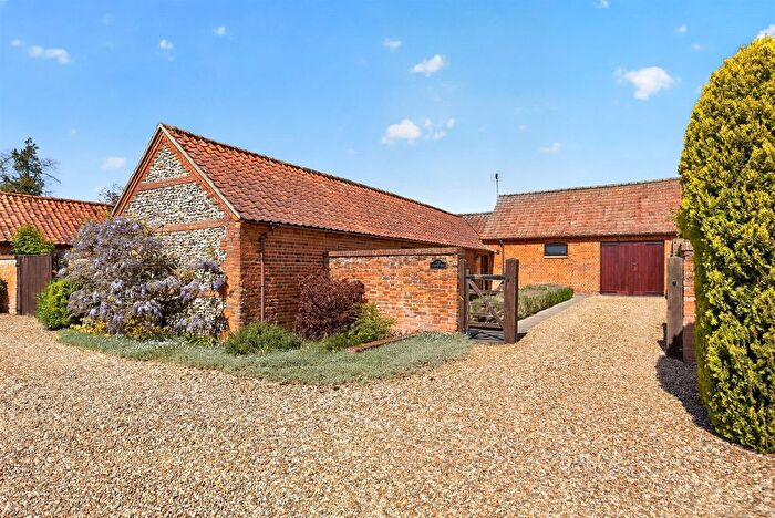 4 Bedroom Barn Conversion For Sale In Well Lane, Sparham, Norwich, NR9