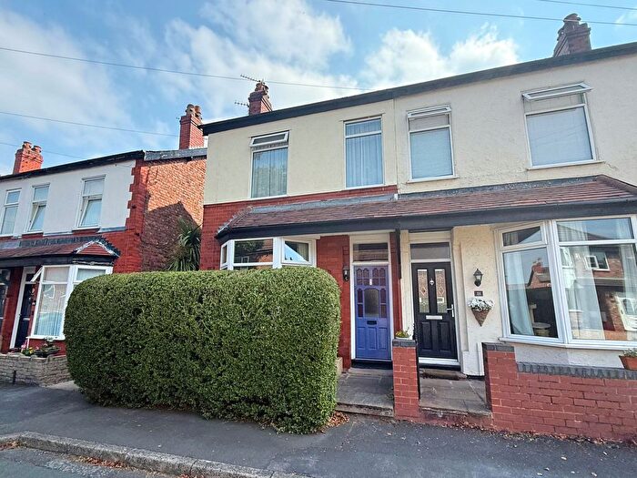 3 Bedroom Semi-Detached House For Sale In Glen Avenue, Sale, M33