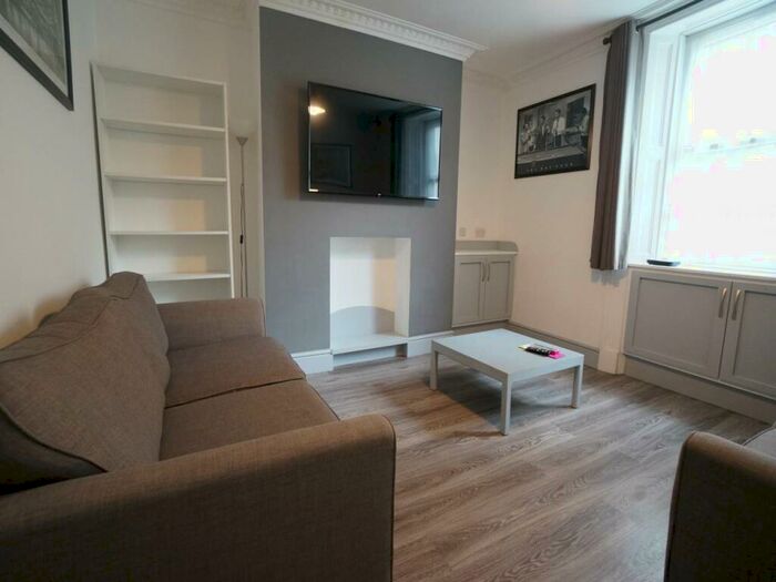 6 Bedroom House To Rent In York Place, Bangor, Gwynedd, LL57