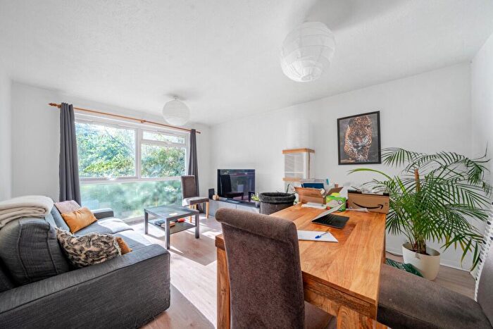 2 Bedroom Flat For Sale In Hayne Road, Beckenham, BR3