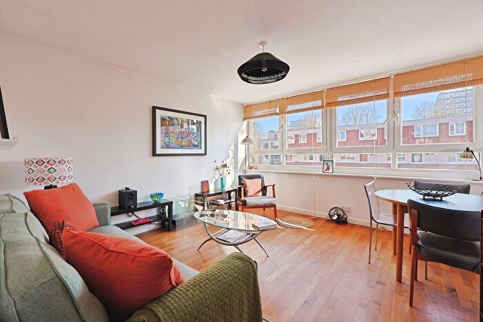 2 Bedroom Flat For Sale In Musgrave Court, Battersea Bridge Road, London, SW11