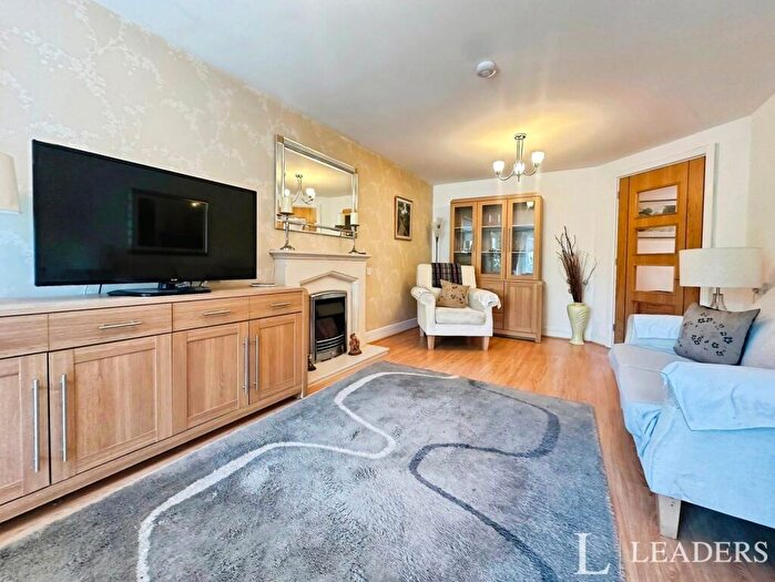 2 Bedroom Apartment For Sale In White Hart Lane, Romford, RM7