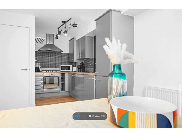 2 Bedroom Flat To Rent In Hackney Road, London, E2