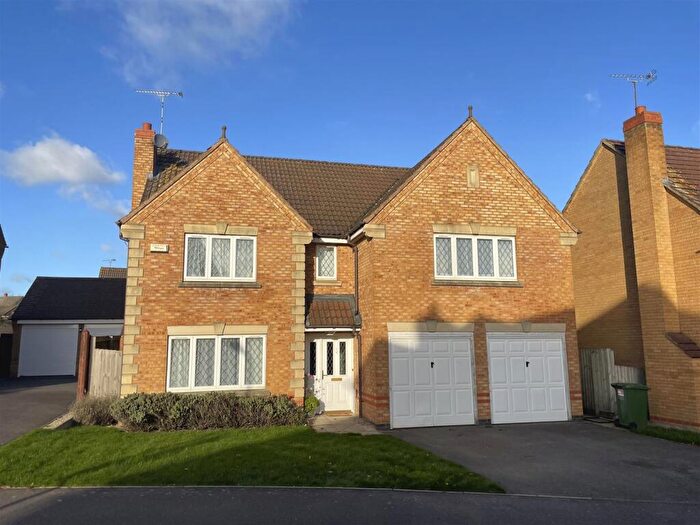 5 Bedroom Detached House For Sale In Siskin Close, Rugby, CV23